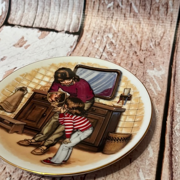 Vintage Special Memories by Tom Newsom - "A New Tooth" Collectable Plate by Avon - Picture 2 of 7